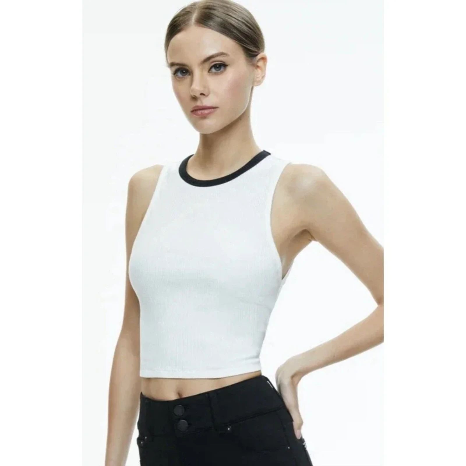 Alice & Olivia Woman’s White Black Ribbed Cropped Andre Tank Top Large Crew